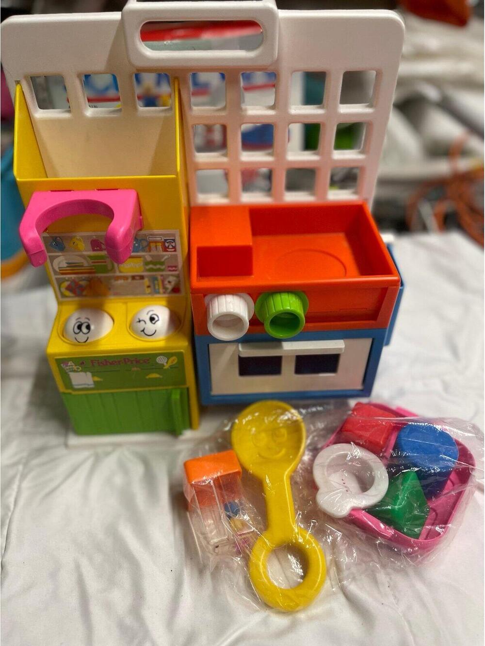 Vintage vtg fisher price kitchen oven with accessories